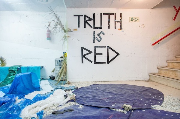 Truth is red you are blue Ruti de vries